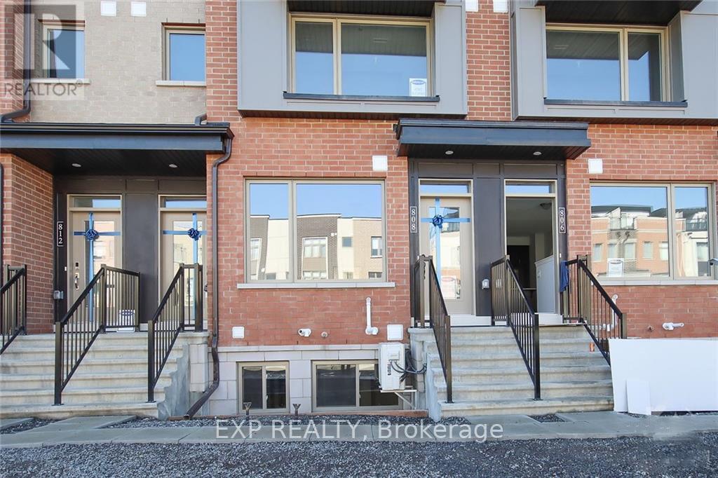 808 Mikinak Road, Ottawa, Ontario  K1K 5A5 - Photo 2 - X13475716