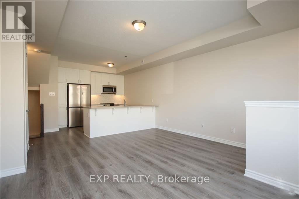 808 Mikinak Road, Ottawa, Ontario  K1K 5A5 - Photo 6 - X13475716