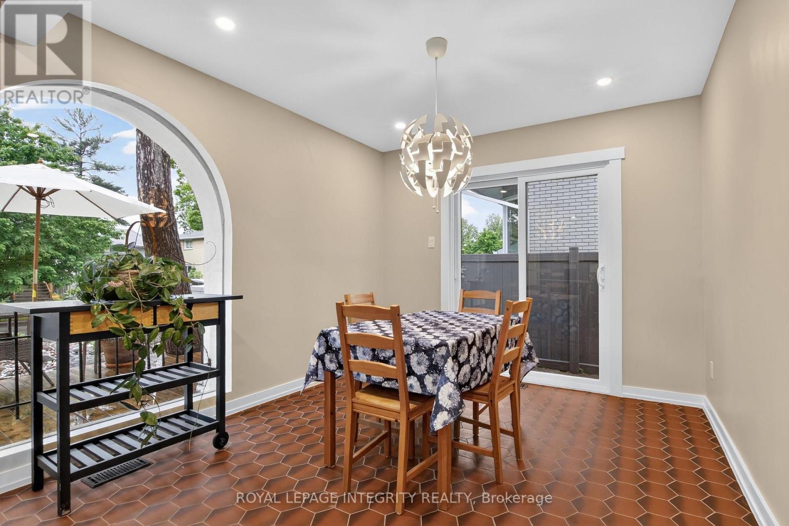 954 Watson Street, Ottawa, Ontario  K2B 6C2 - Photo 12 - X13476472