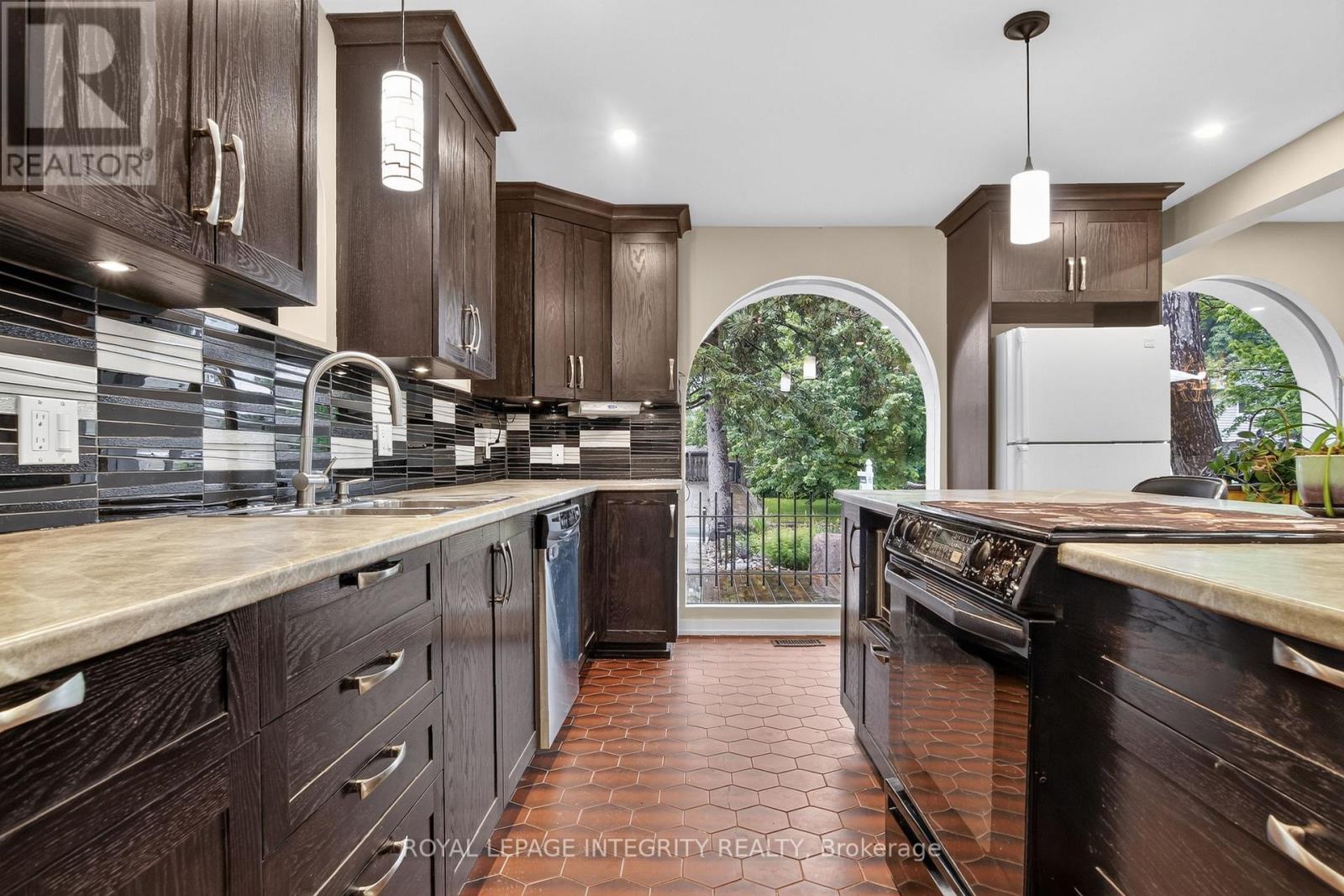 954 Watson Street, Ottawa, Ontario  K2B 6C2 - Photo 8 - X13476472