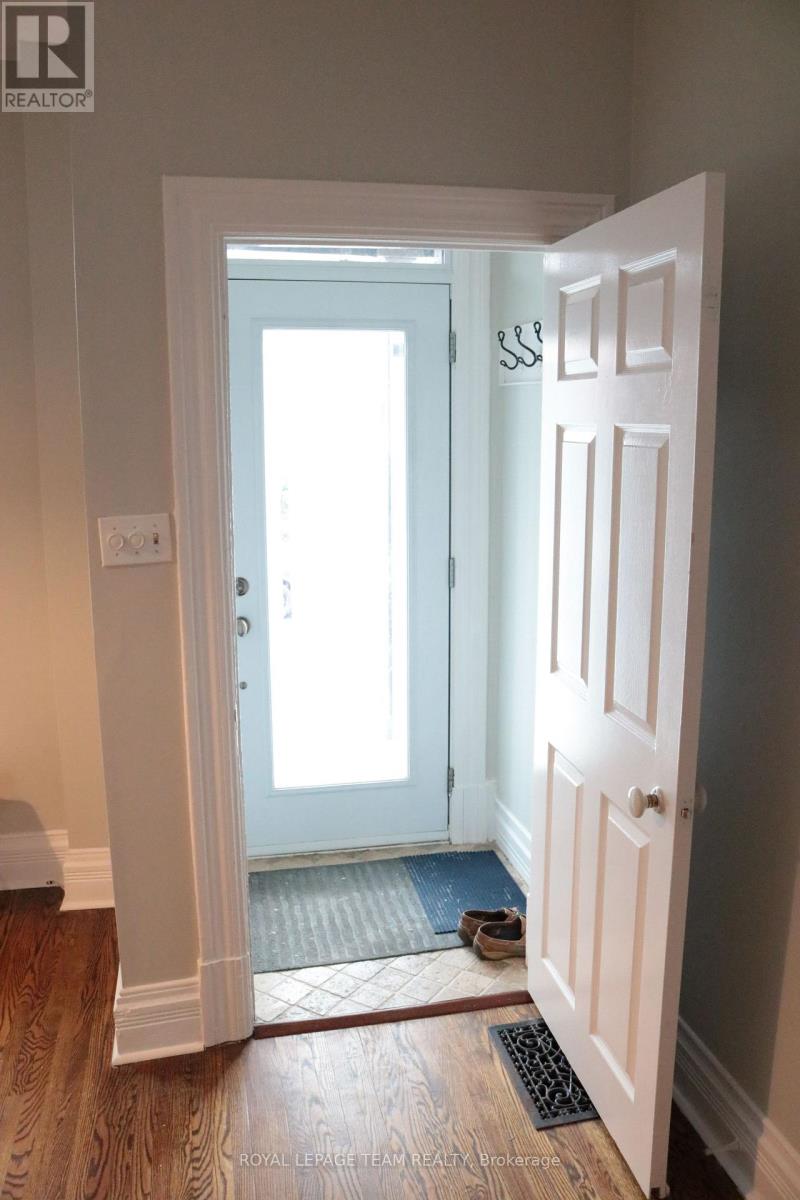 35 Ivy Crescent, Ottawa, Ontario  K1M 1Y1 - Photo 2 - X13477120