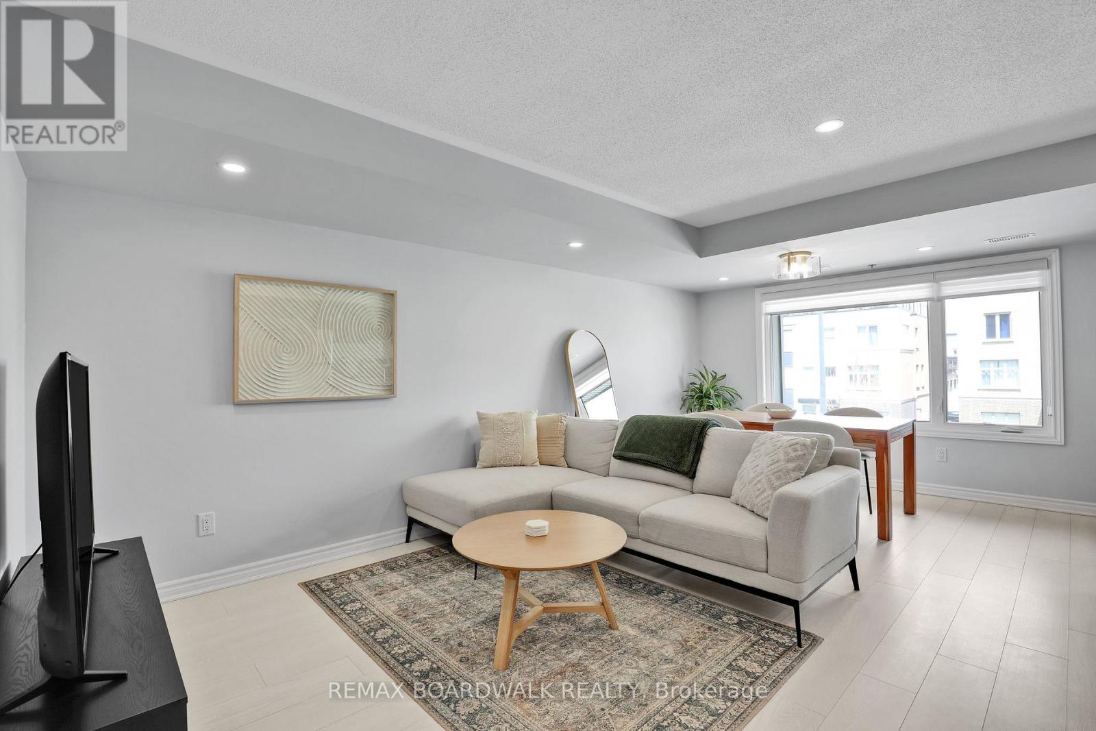 810 Mikinak Road, Ottawa, Ontario  K1K 5A5 - Photo 12 - X13478624