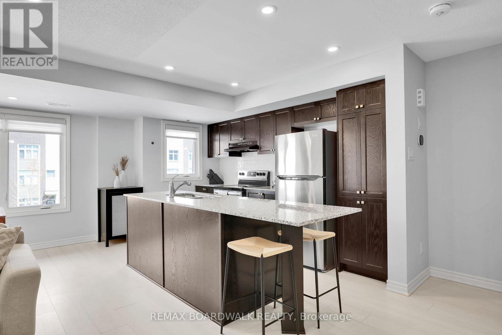 810 Mikinak Road, Ottawa, Ontario  K1K 5A5 - Photo 15 - X13478624