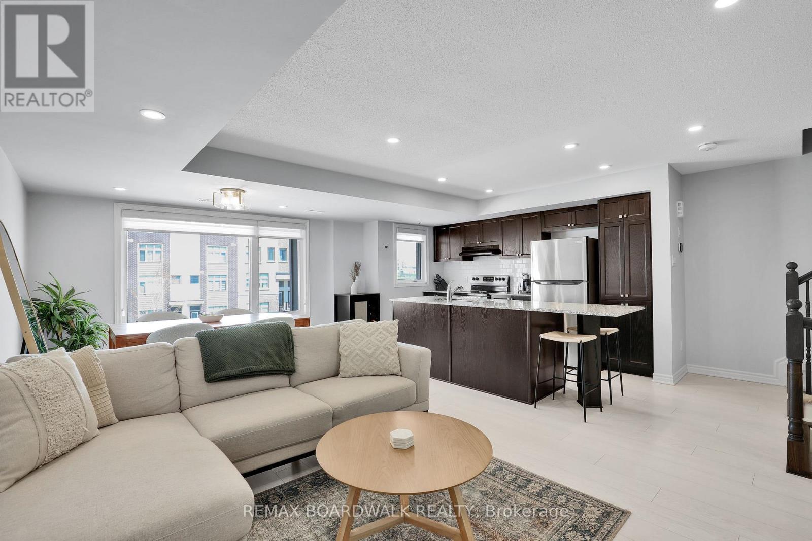 810 Mikinak Road, Ottawa, Ontario  K1K 5A5 - Photo 2 - X13478624