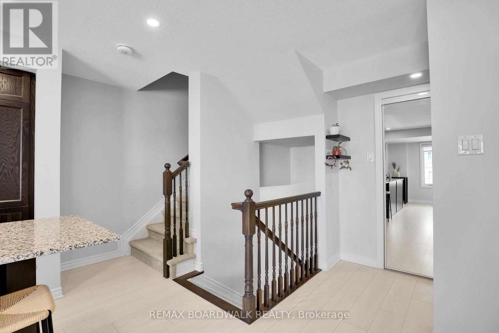 810 Mikinak Road, Ottawa, Ontario  K1K 5A5 - Photo 22 - X13478624