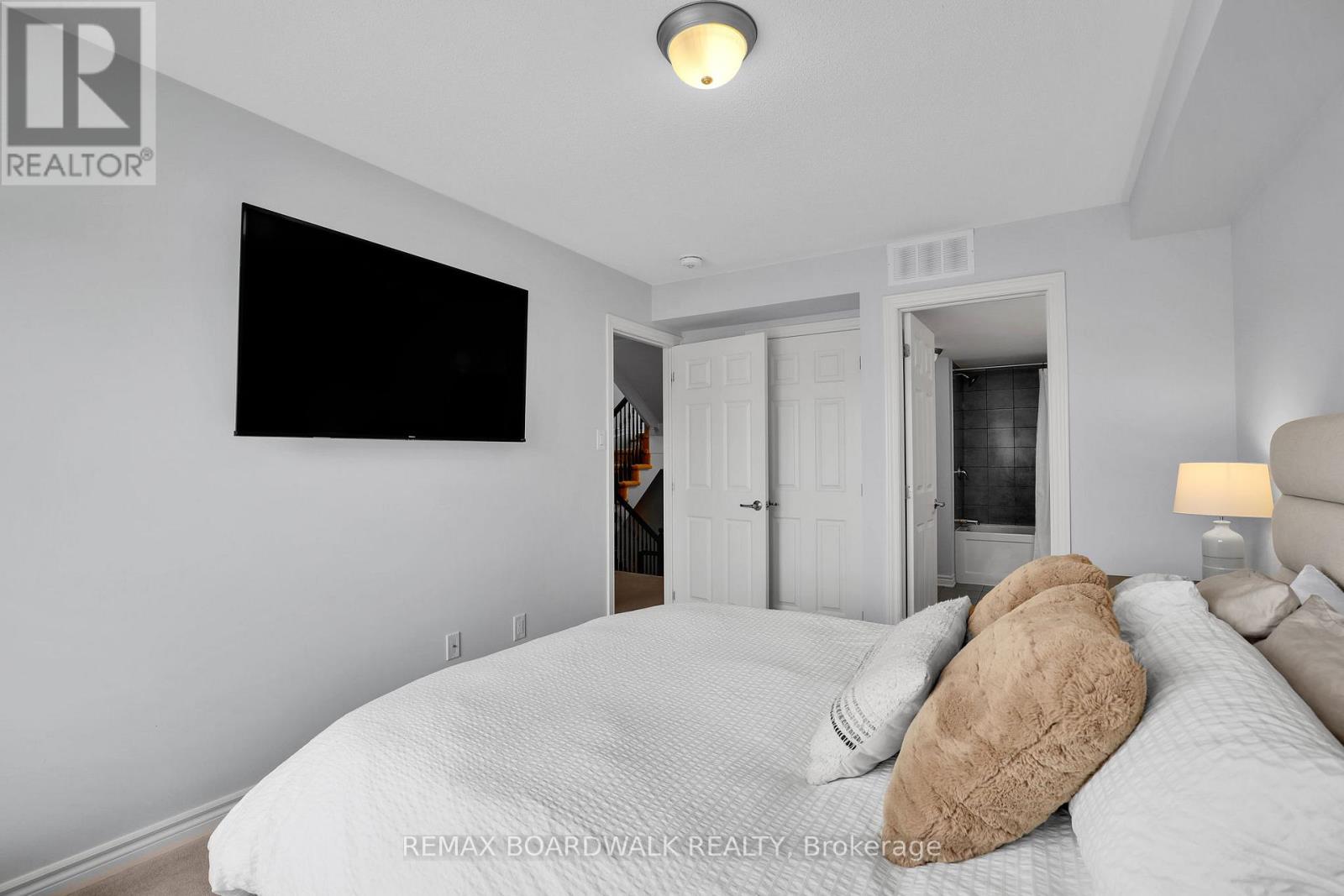 810 Mikinak Road, Ottawa, Ontario  K1K 5A5 - Photo 24 - X13478624