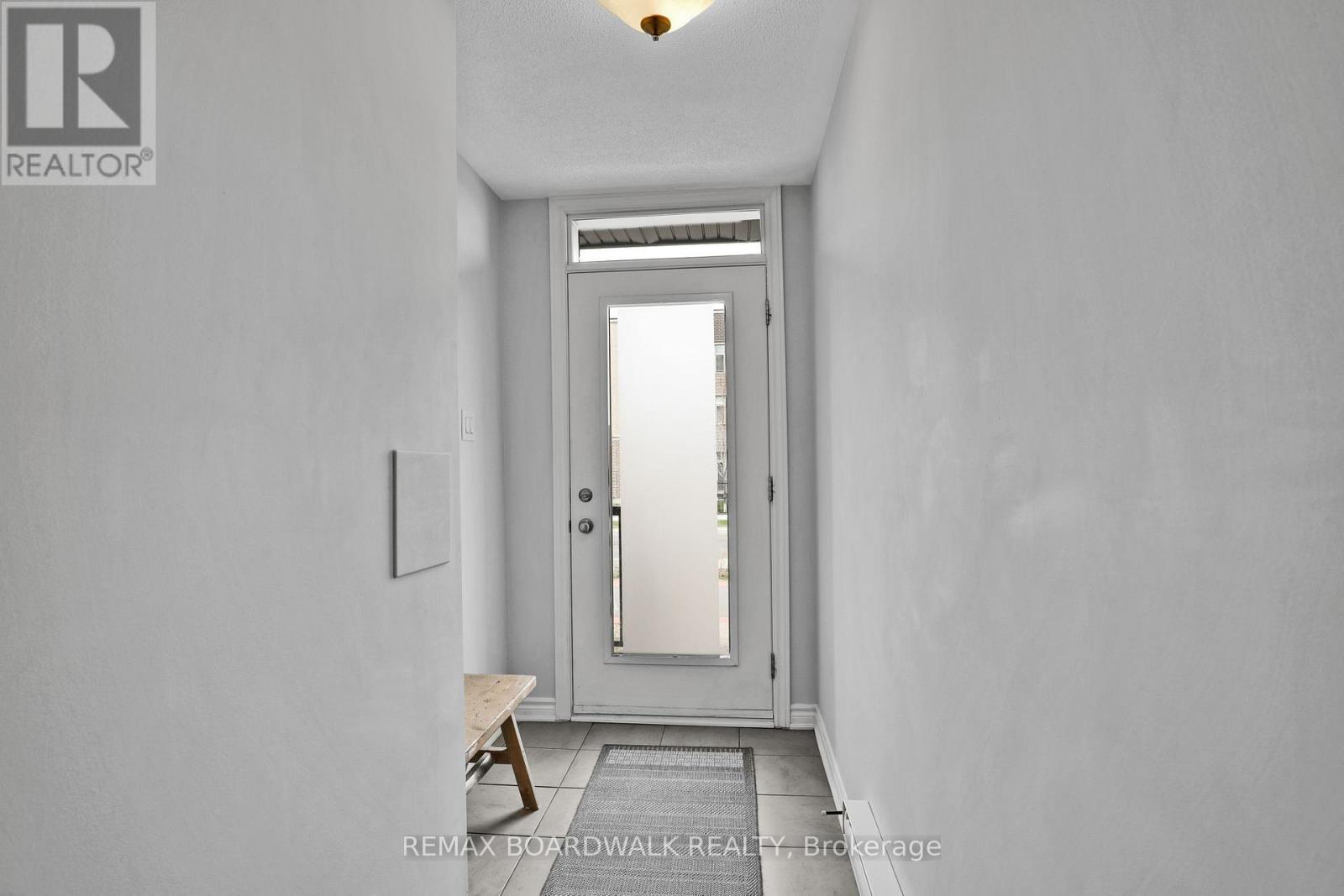 810 Mikinak Road, Ottawa, Ontario  K1K 5A5 - Photo 8 - X13478624