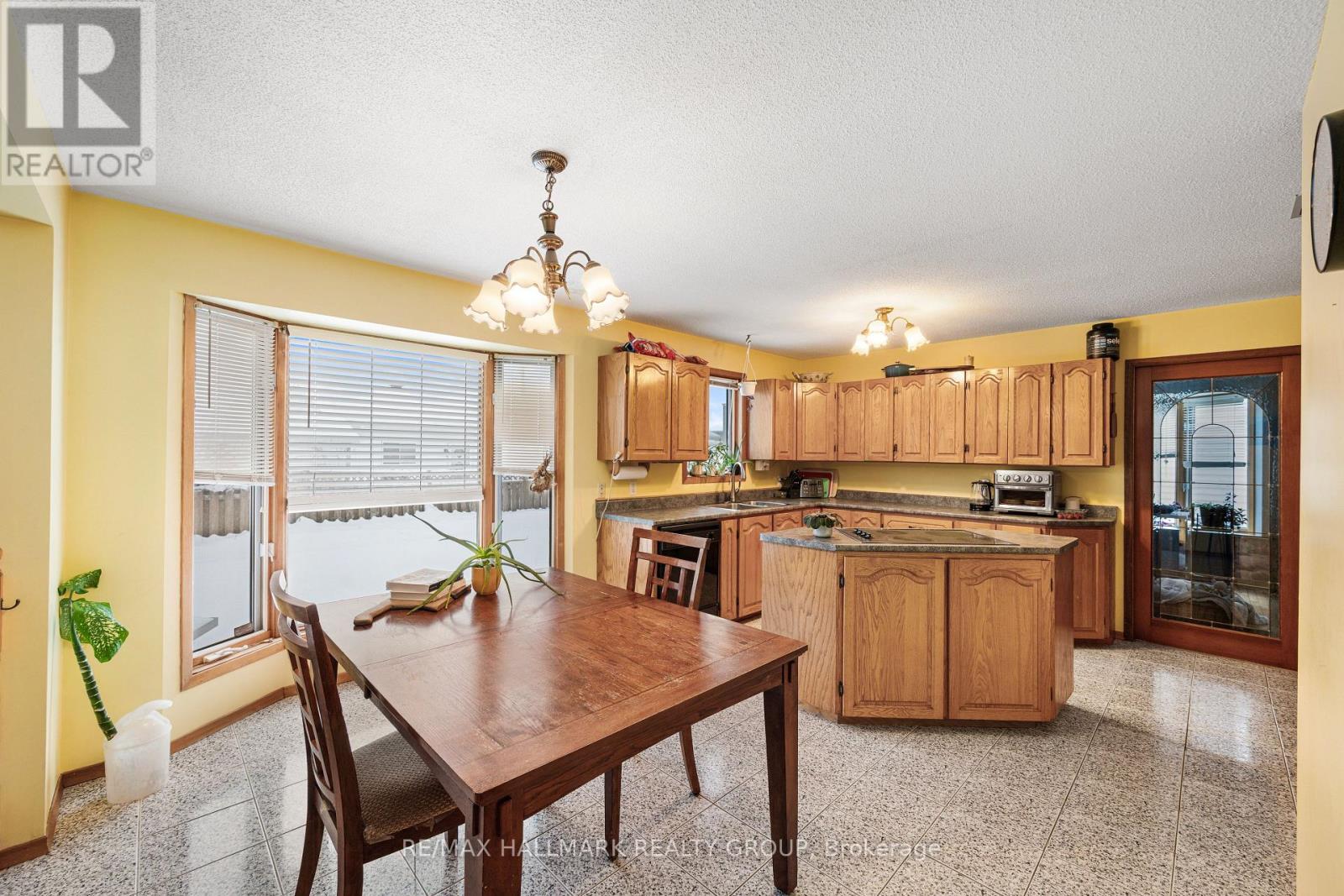 477 Duvernay Drive, Ottawa, Ontario  K1E 2N7 - Photo 9 - X13478640