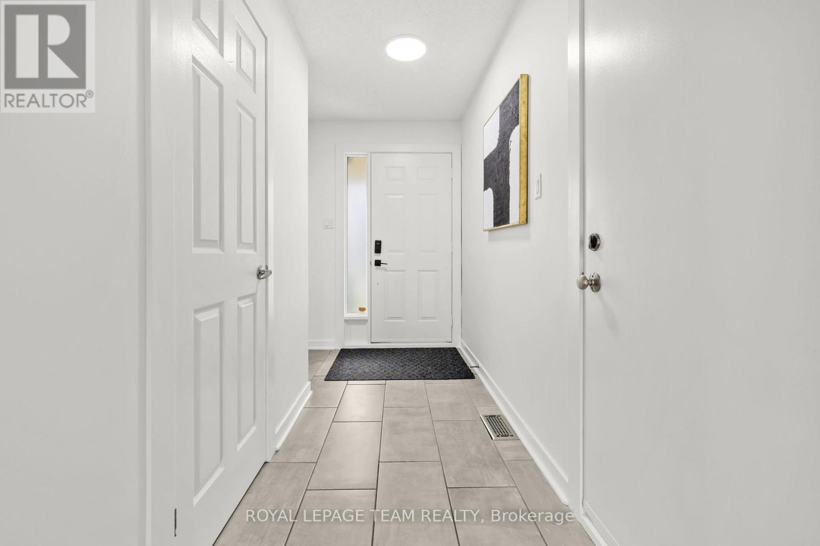 91 Winnegreen Court, Ottawa, Ontario  K1G 5S4 - Photo 2 - X13479684