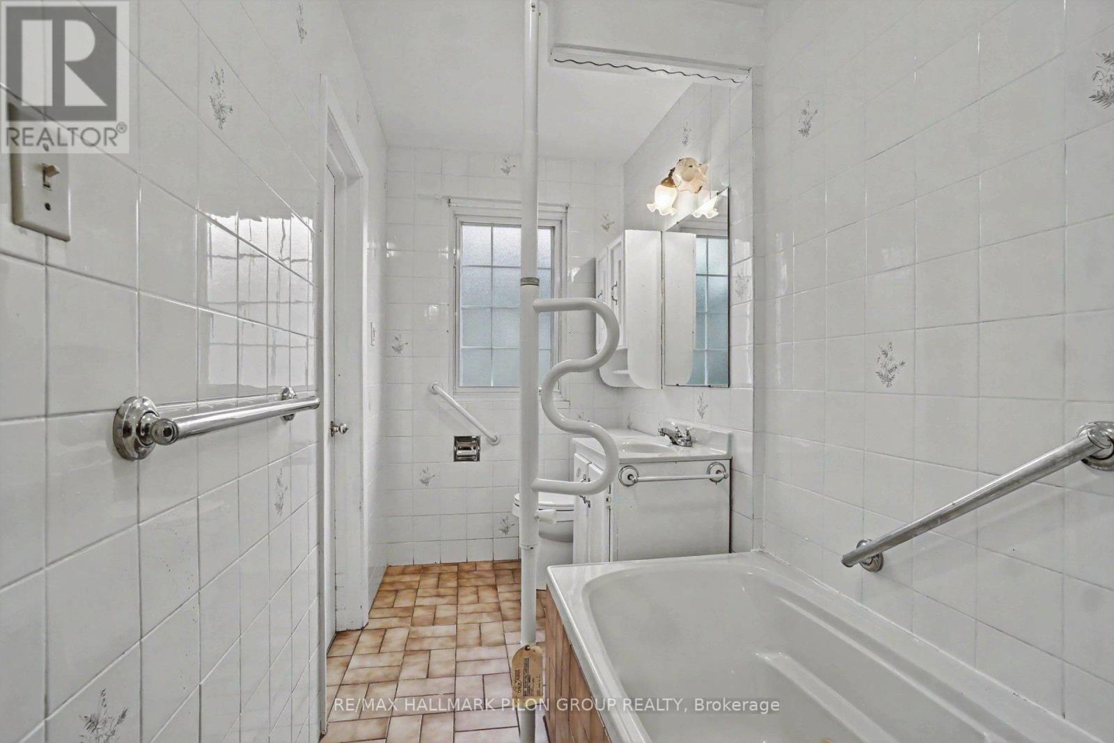 675 Borthwick Avenue, Ottawa, Ontario  K1K 2M1 - Photo 11 - X13479784