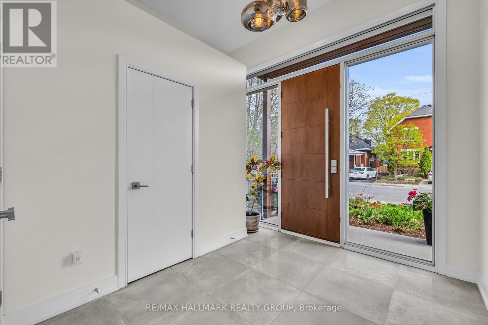 92 Grange Avenue, Ottawa, Ontario  K1Y 0N9 - Photo 2 - X13480590