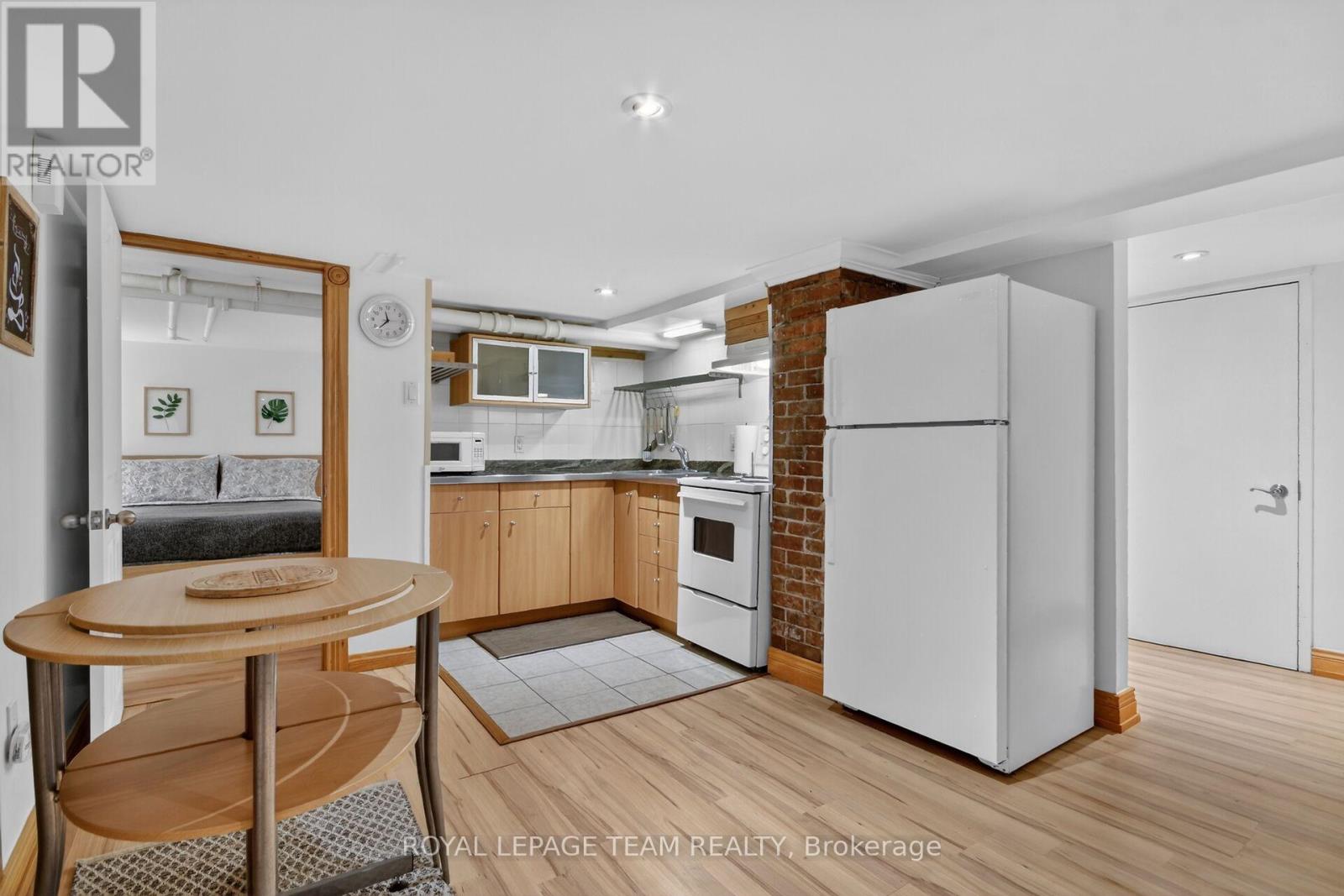 64 Delaware Avenue, Ottawa, Ontario  K2P 0Z3 - Photo 3 - X13481460
