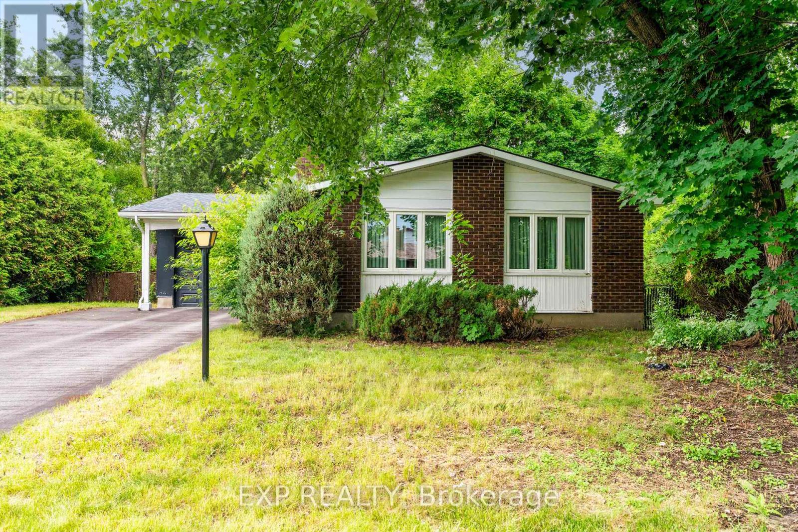 167 Withrow Avenue, Ottawa, Ontario  K2G 2J6 - Photo 2 - X13481646