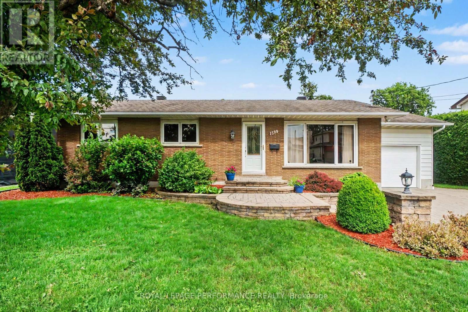 1599 MAXIME STREET, Ottawa, Ontario