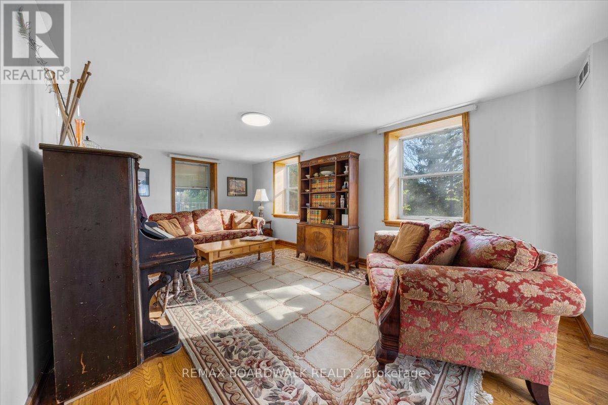 2464 Scrivens Drive, Ottawa, Ontario  K0A 2P0 - Photo 17 - X13481800