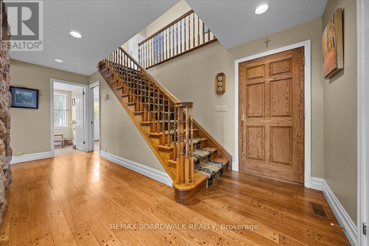 2464 Scrivens Drive, Ottawa, Ontario  K0A 2P0 - Photo 3 - X13481800