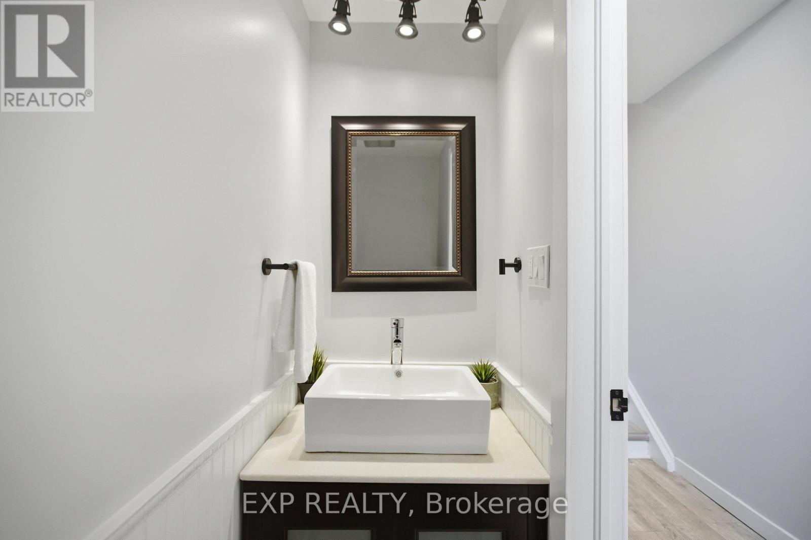 2092 Eric Crescent, Ottawa, Ontario  K1B 4P4 - Photo 5 - X13481906
