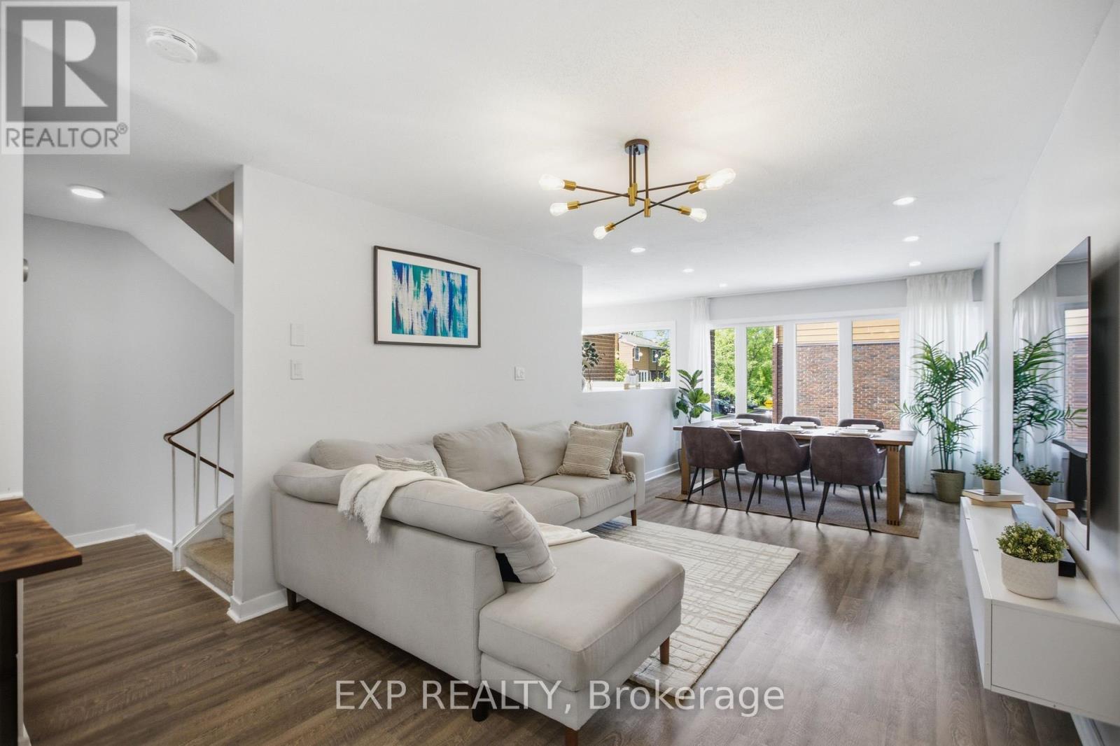 2092 Eric Crescent, Ottawa, Ontario  K1B 4P4 - Photo 6 - X13481906