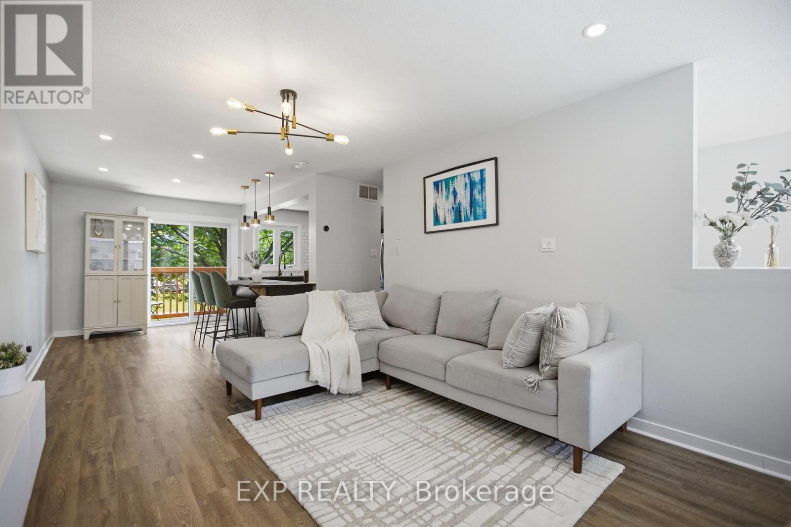 2092 Eric Crescent, Ottawa, Ontario  K1B 4P4 - Photo 8 - X13481906