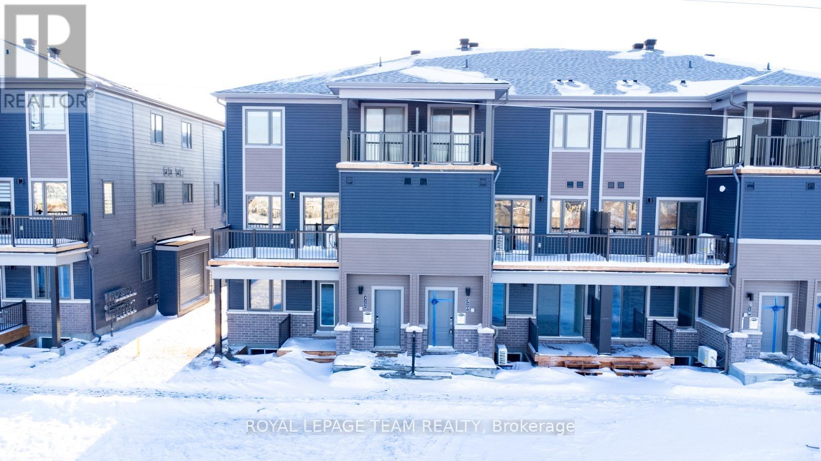 320 PARNIAN PRIVATE, Ottawa, Ontario
