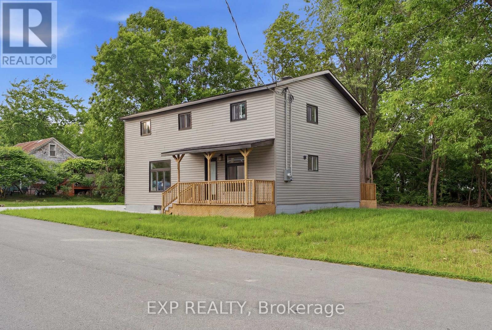 13 Elm Street, South Glengarry, Ontario  K0C 1N0 - Photo 3 - X13482264