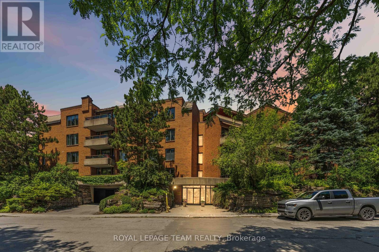 301 - 7 Kippewa Drive, Ottawa, Ontario  K1S 3G3 - Photo 1 - X13482486