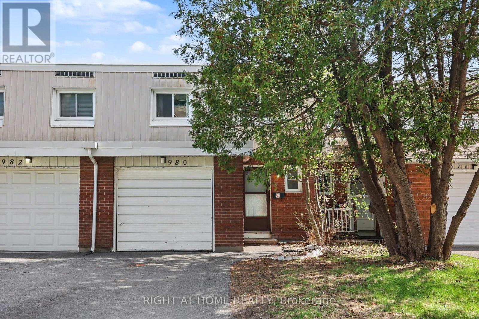 207 - 980 Gulf Place, Ottawa, Ontario  K1K 3Y1 - Photo 2 - X13483516