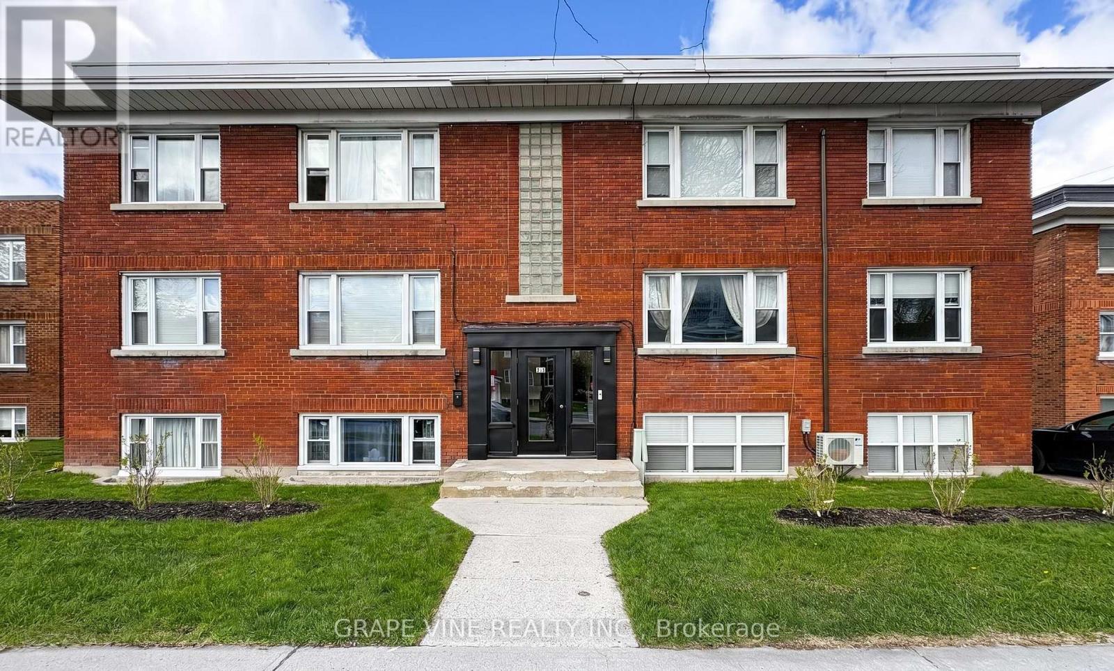 824 Kirkwood Avenue, Ottawa, Ontario  K1Z 5Y2 - Photo 1 - X13483634
