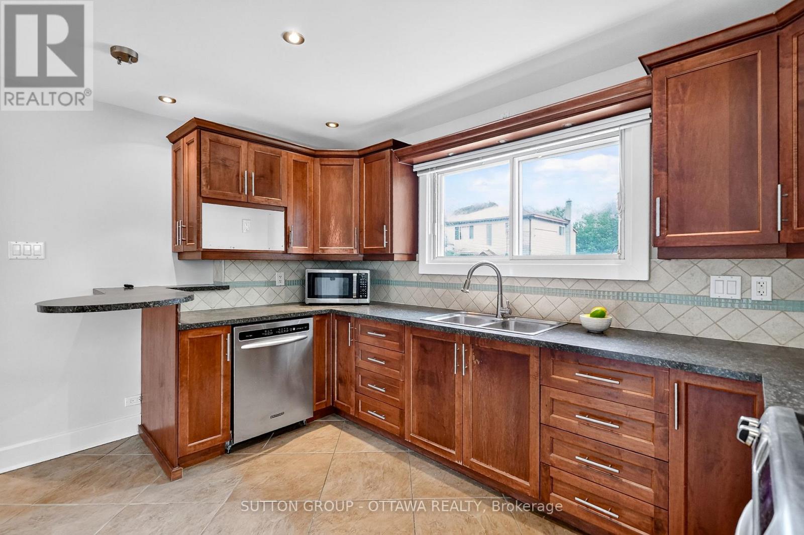 93 Ontario Street, Ottawa, Ontario  K1K 1K8 - Photo 9 - X13483724
