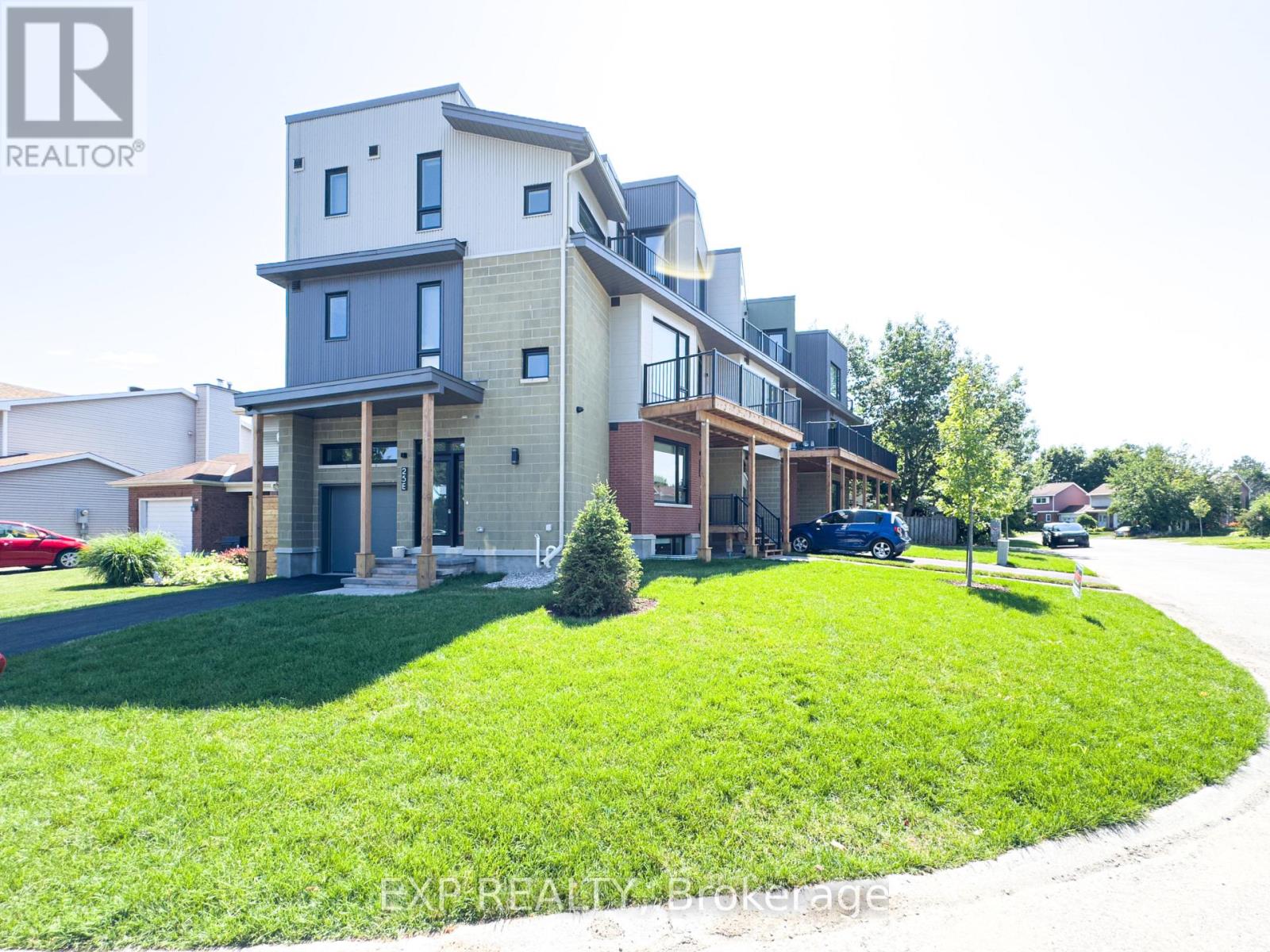 E - 25 Fair Oaks Crescent, Ottawa, Ontario  K2G 4W6 - Photo 2 - X13483836