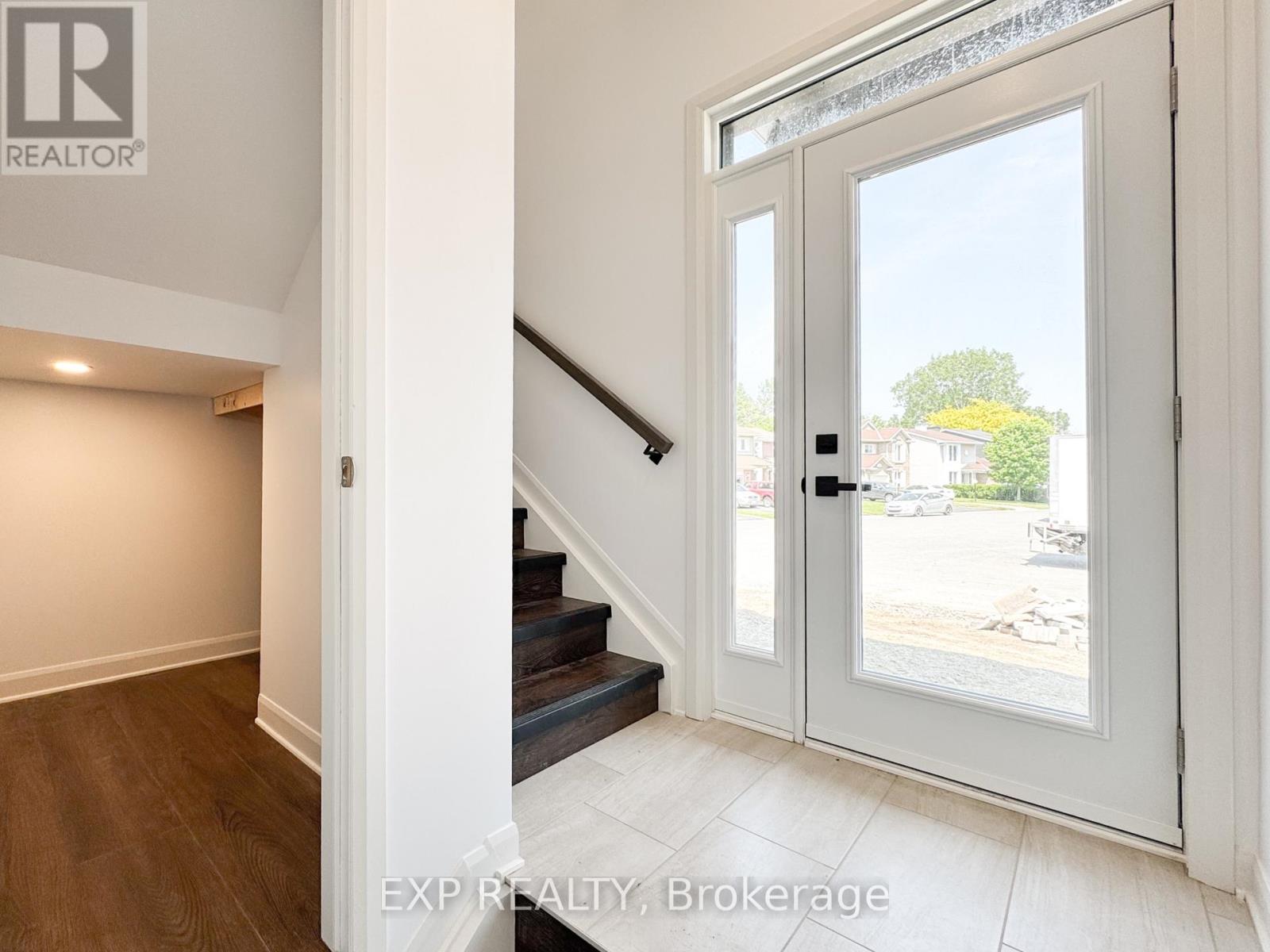 E - 25 Fair Oaks Crescent, Ottawa, Ontario  K2G 4W6 - Photo 4 - X13483836