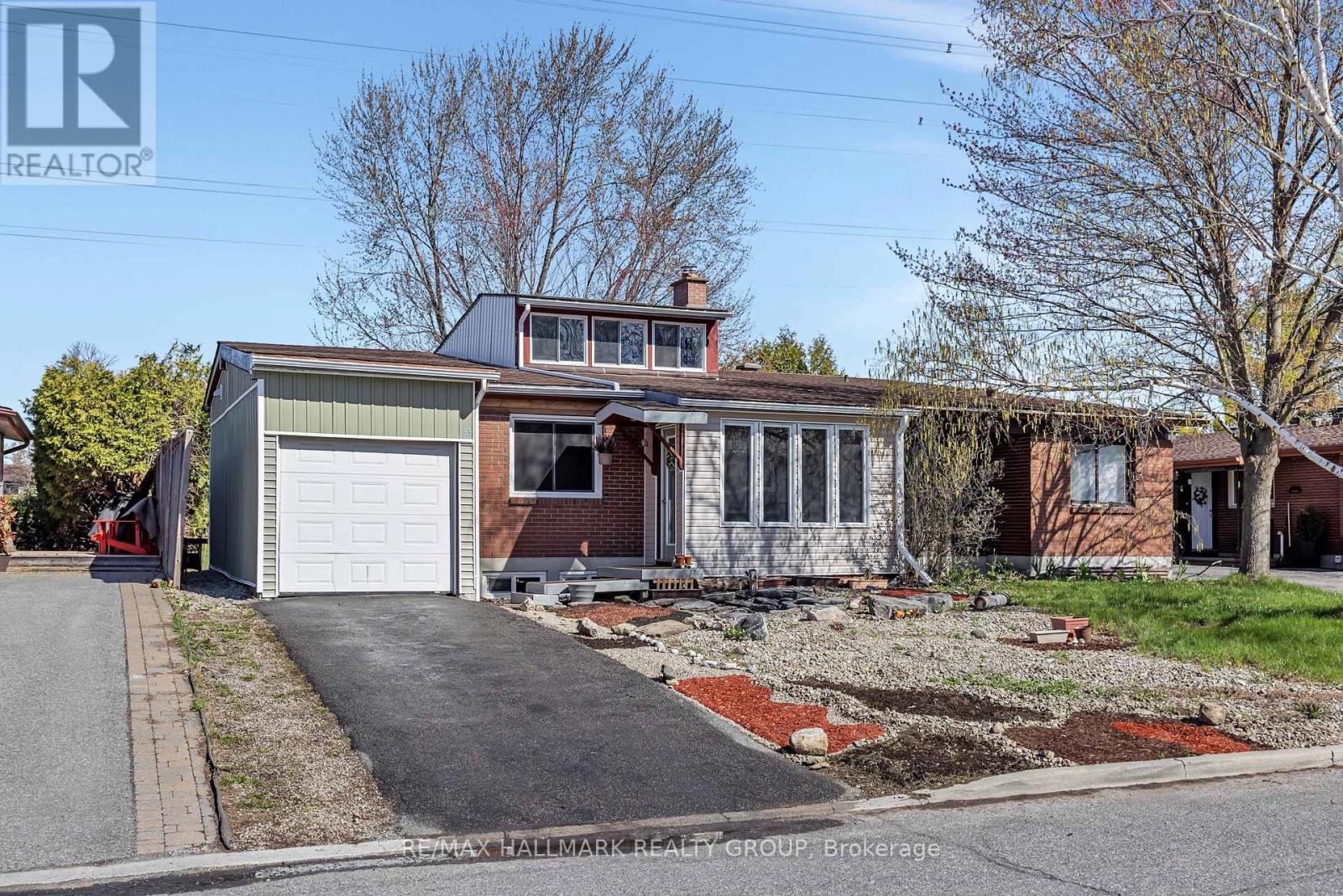 35 Benlea Drive, Ottawa, Ontario  K2G 4A3 - Photo 2 - X13483980