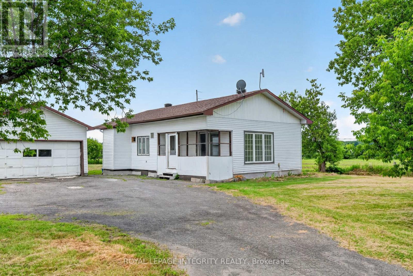 3156 Old Highway 17 Road, Clarence-Rockland, Ontario  K4K 1W3 - Photo 2 - X13484146