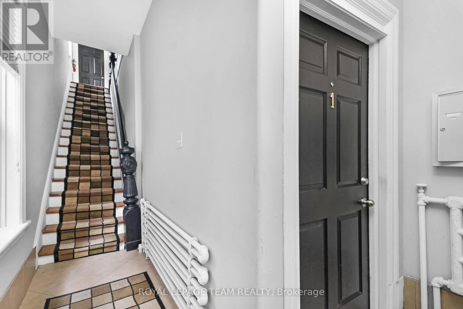 548 Maclaren Street, Ottawa, Ontario  K1R 5K7 - Photo 5 - X13485186