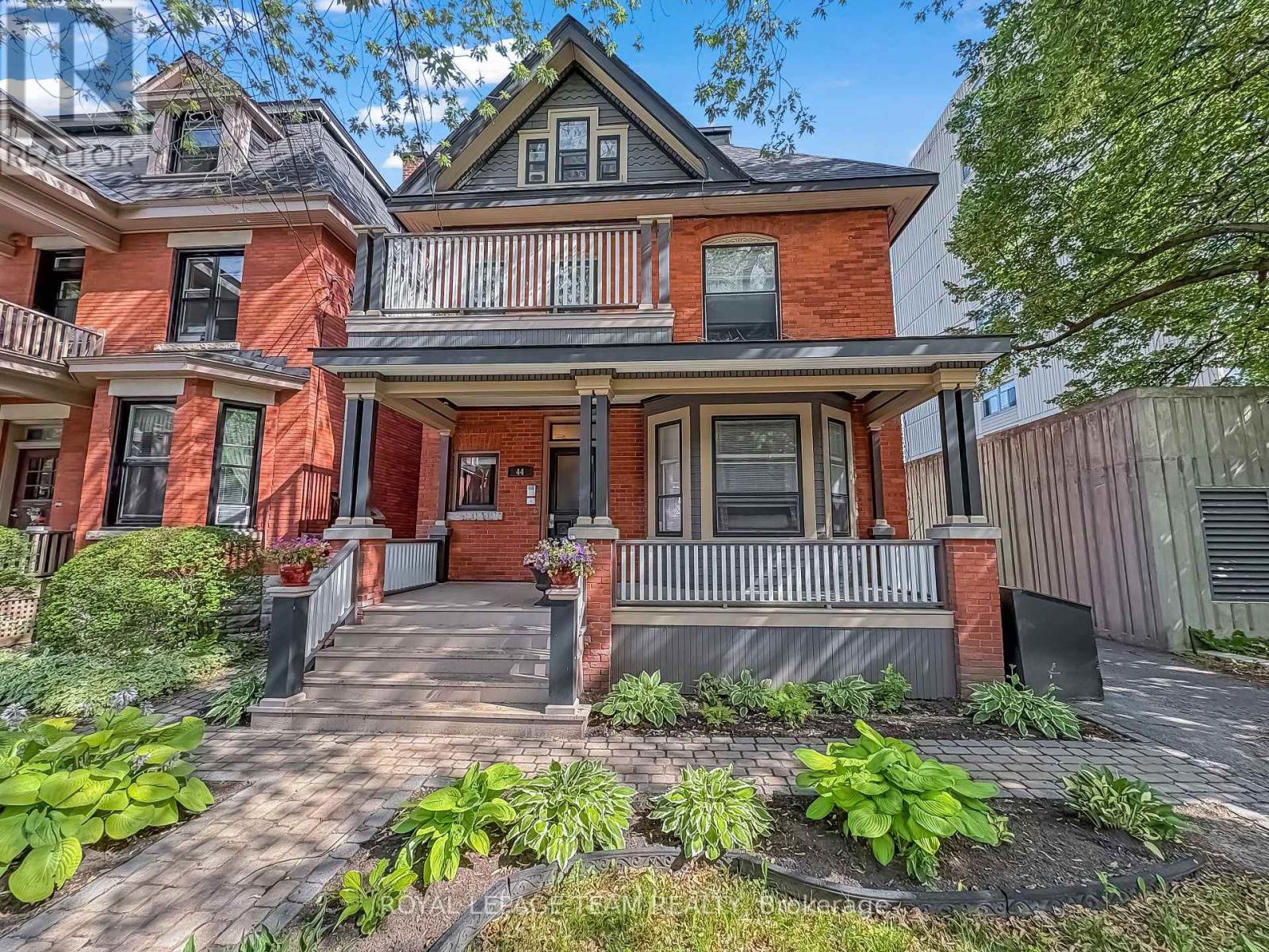 44 Mcleod Street, Ottawa, Ontario  K2P 0Z5 - Photo 1 - X13485286