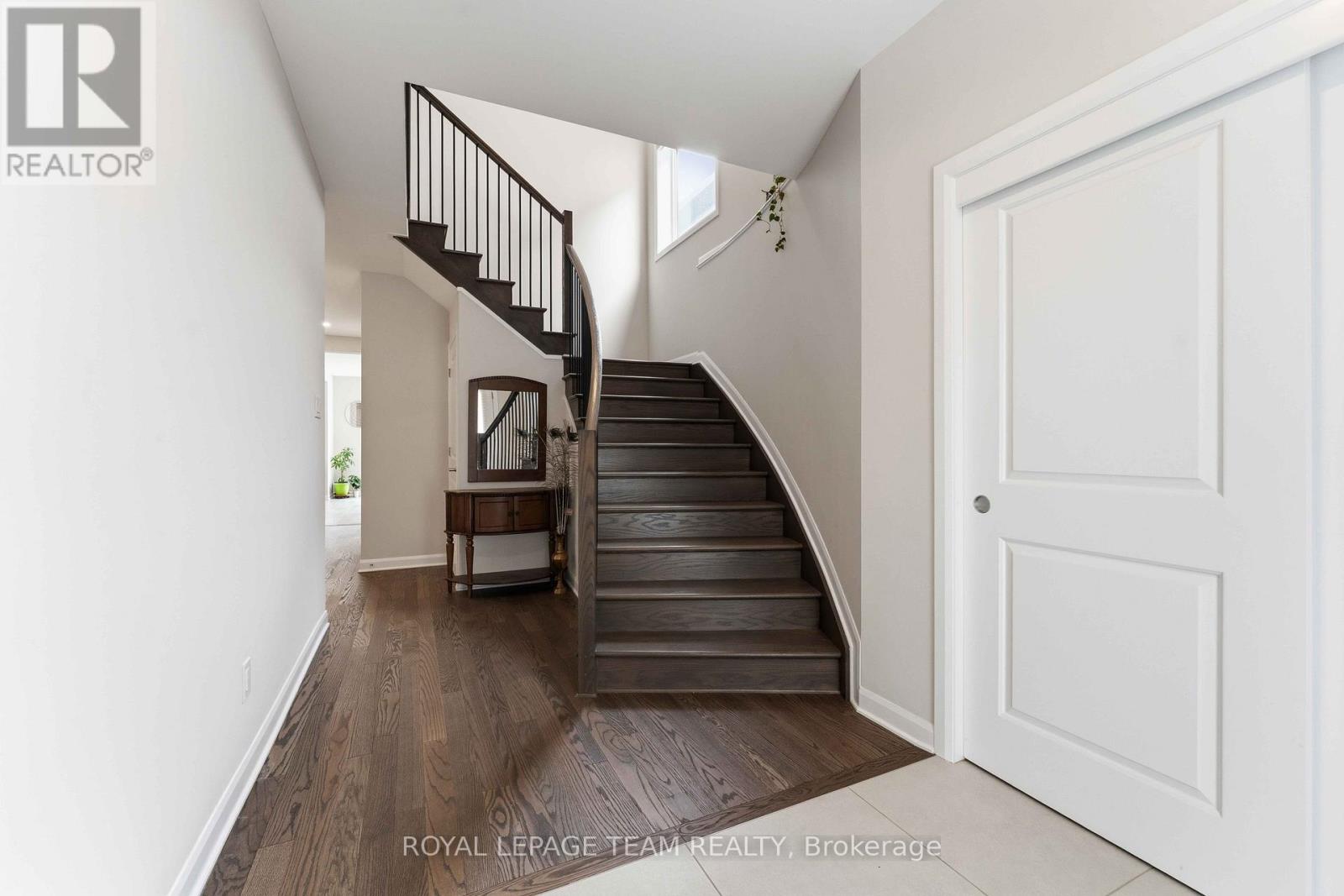 332 Elsie Macgill Walk, Ottawa, Ontario  K2W 0K7 - Photo 2 - X13485706