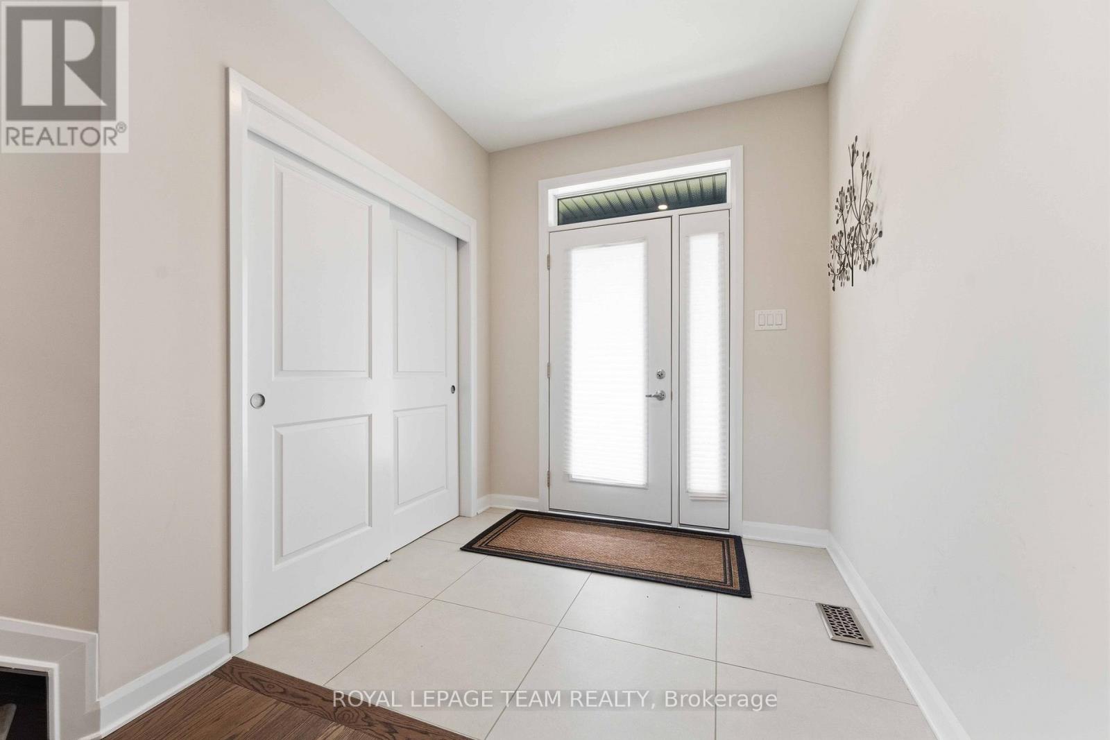 332 Elsie Macgill Walk, Ottawa, Ontario  K2W 0K7 - Photo 4 - X13485706