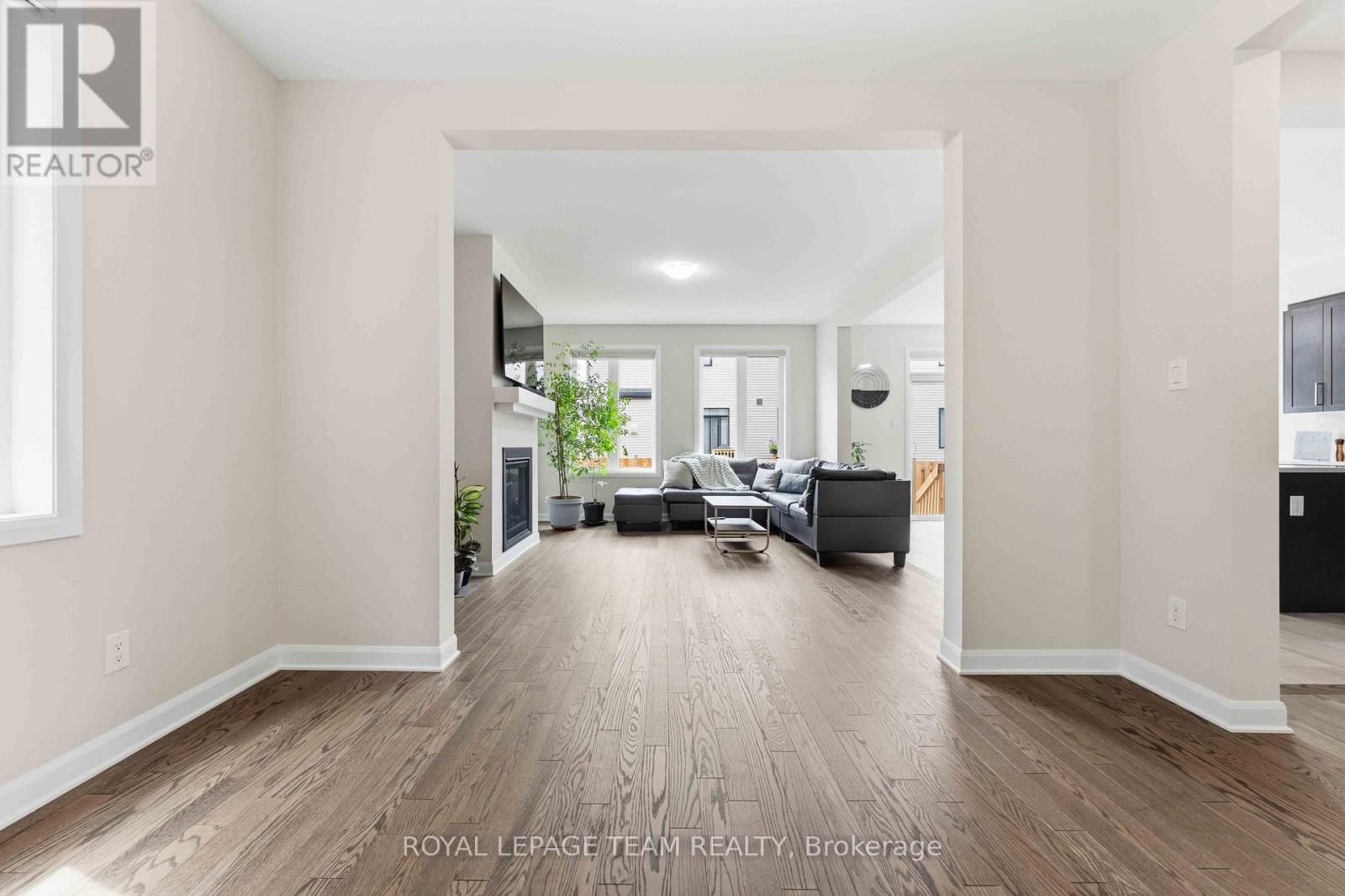 332 Elsie Macgill Walk, Ottawa, Ontario  K2W 0K7 - Photo 8 - X13485706