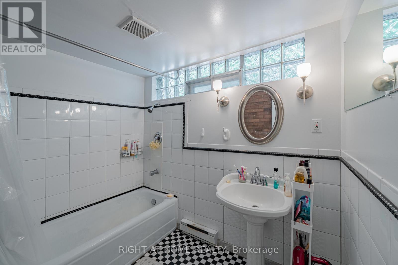 B - 220 Lyon Street N, Ottawa, Ontario  K1R 5V7 - Photo 10 - X13485924