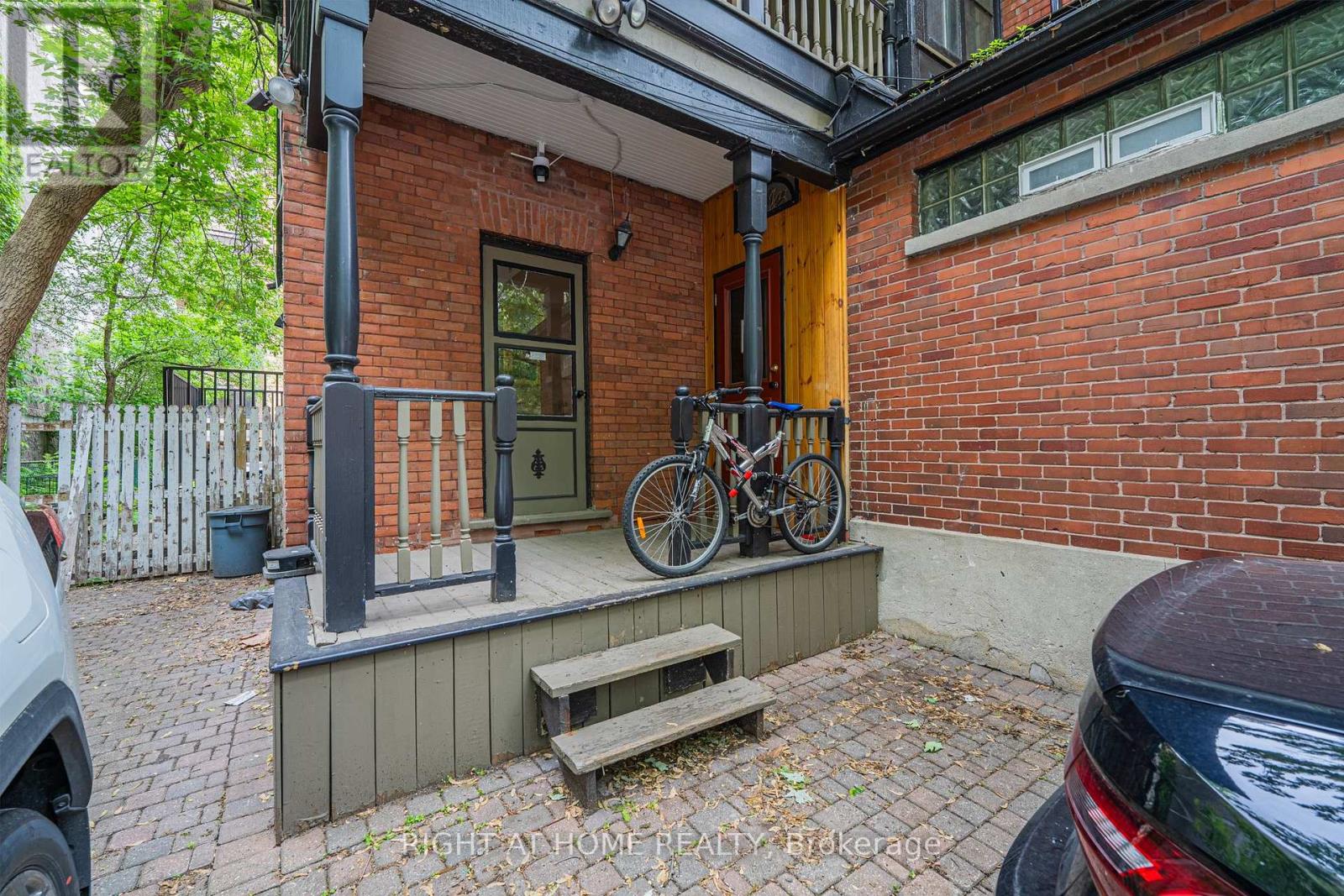 B - 220 Lyon Street N, Ottawa, Ontario  K1R 5V7 - Photo 2 - X13485924