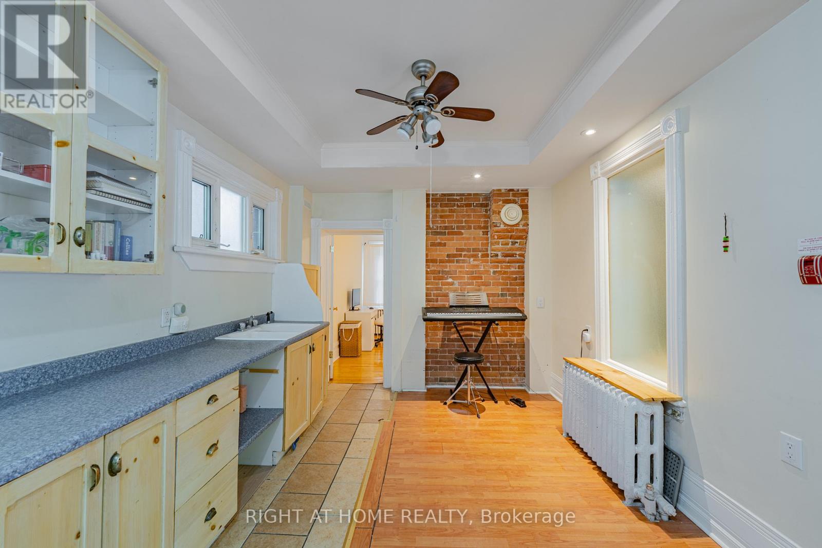 B - 220 Lyon Street N, Ottawa, Ontario  K1R 5V7 - Photo 4 - X13485924