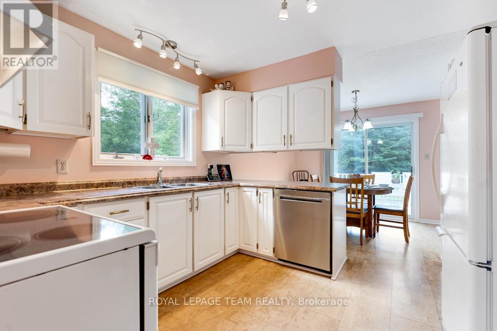 17 Maric Trail, North Grenville, Ontario  K0G 1J0 - Photo 10 - X13486360