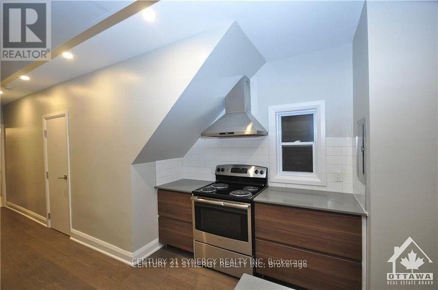 2 - 571 Mcleod Street, Ottawa, Ontario  K1R 5R2 - Photo 3 - X13486402