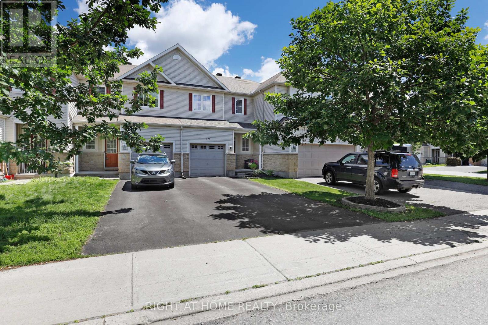 577 ASHBOURNE CRESCENT, Ottawa, Ontario