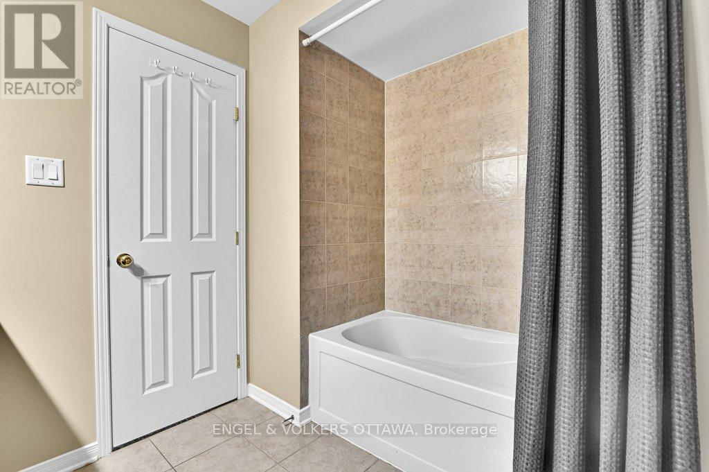 49 Grenwich Circle, Ottawa, Ontario  K2C 4G1 - Photo 19 - X13488214