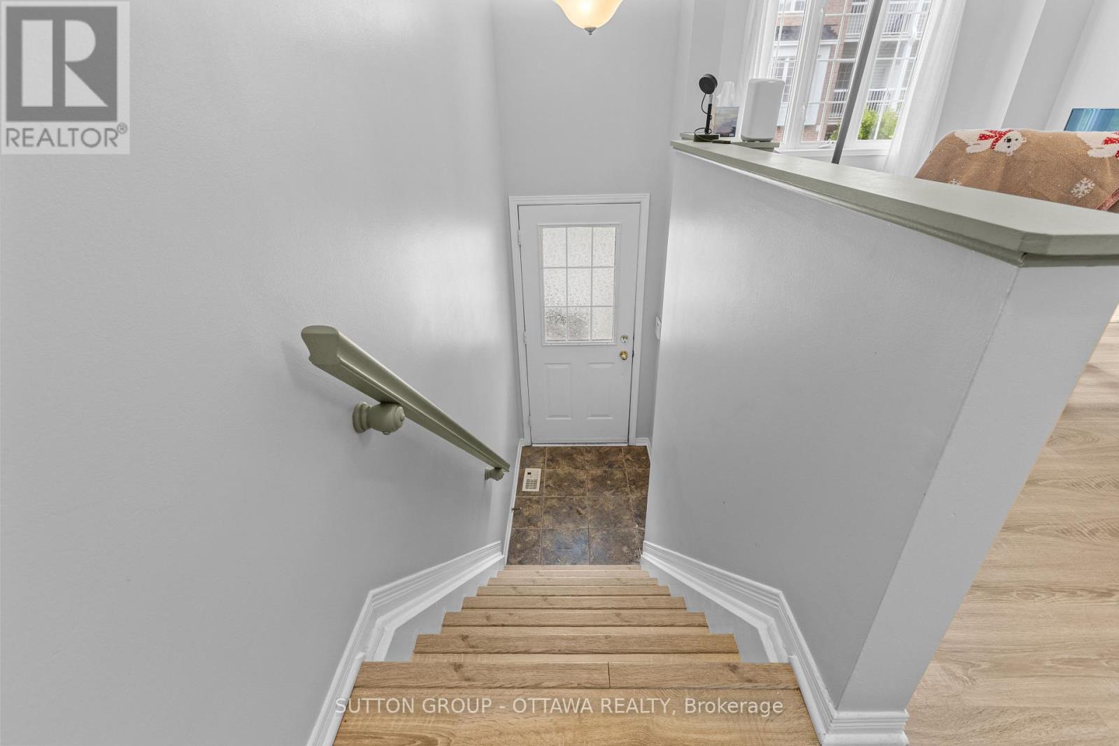 318 Gotham Private, Ottawa, Ontario  K2C 4G7 - Photo 2 - X13488858