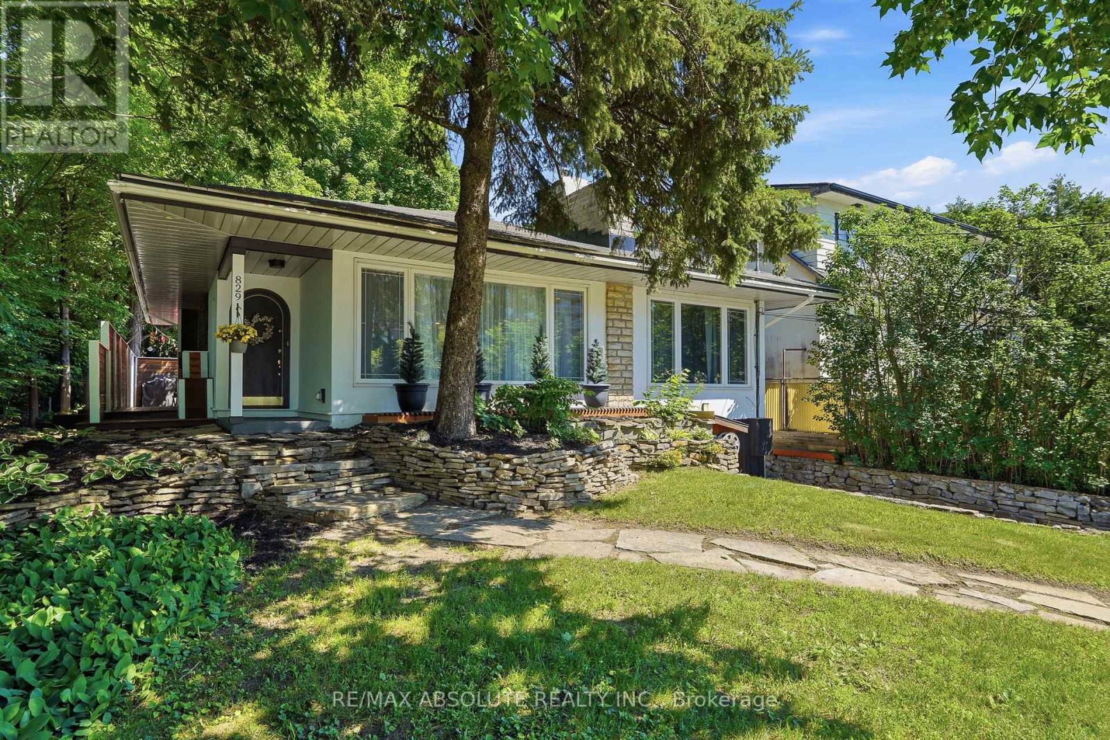 829 Montreal Road, Ottawa, Ontario  K1K 0S9 - Photo 1 - X13489042