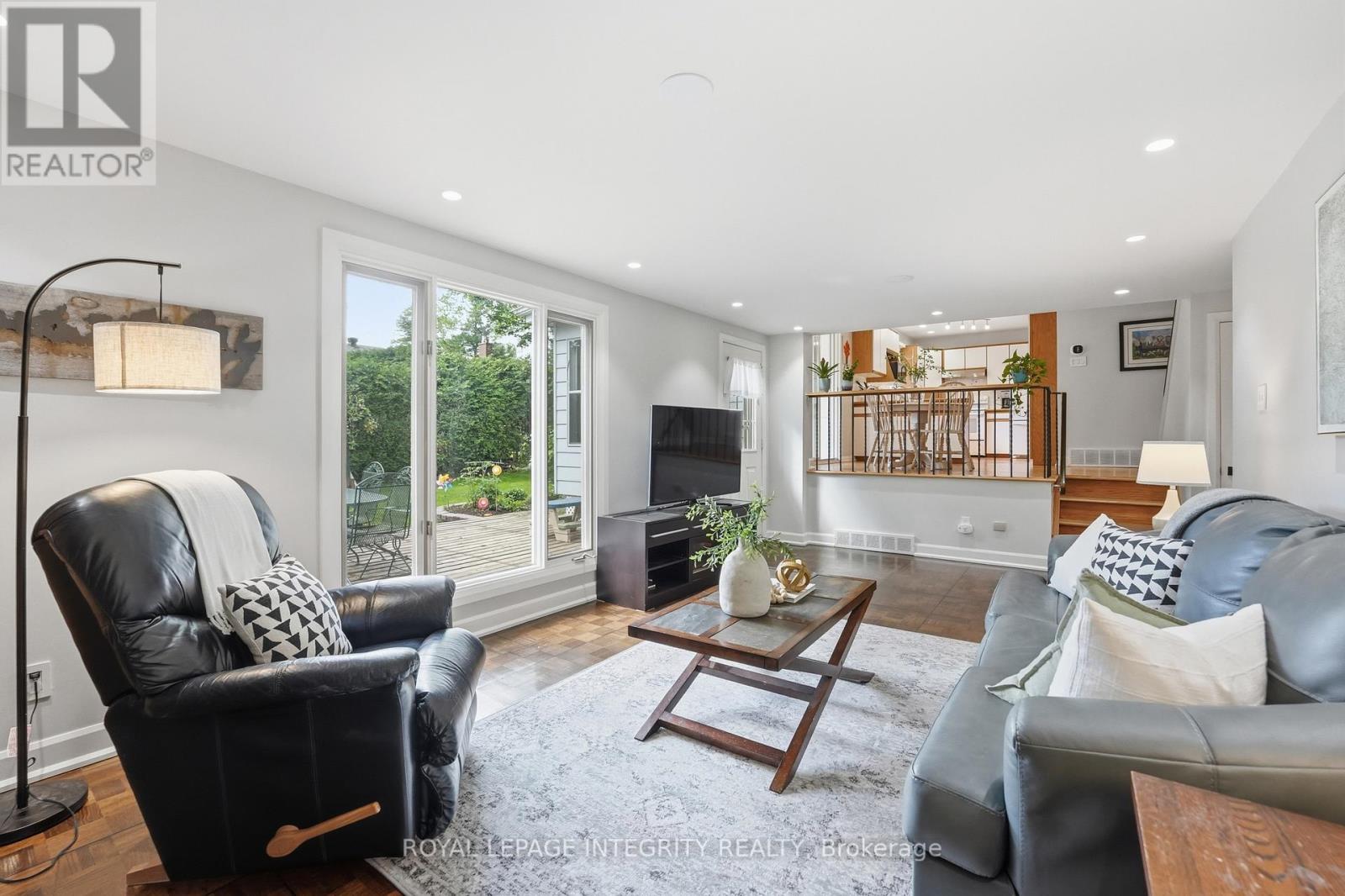 6 Woodview Crescent, Ottawa, Ontario  K1B 3A9 - Photo 7 - X13489264