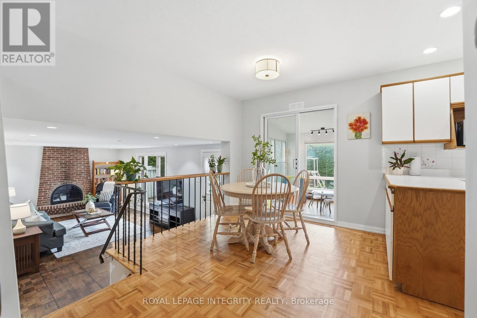 6 Woodview Crescent, Ottawa, Ontario  K1B 3A9 - Photo 8 - X13489264