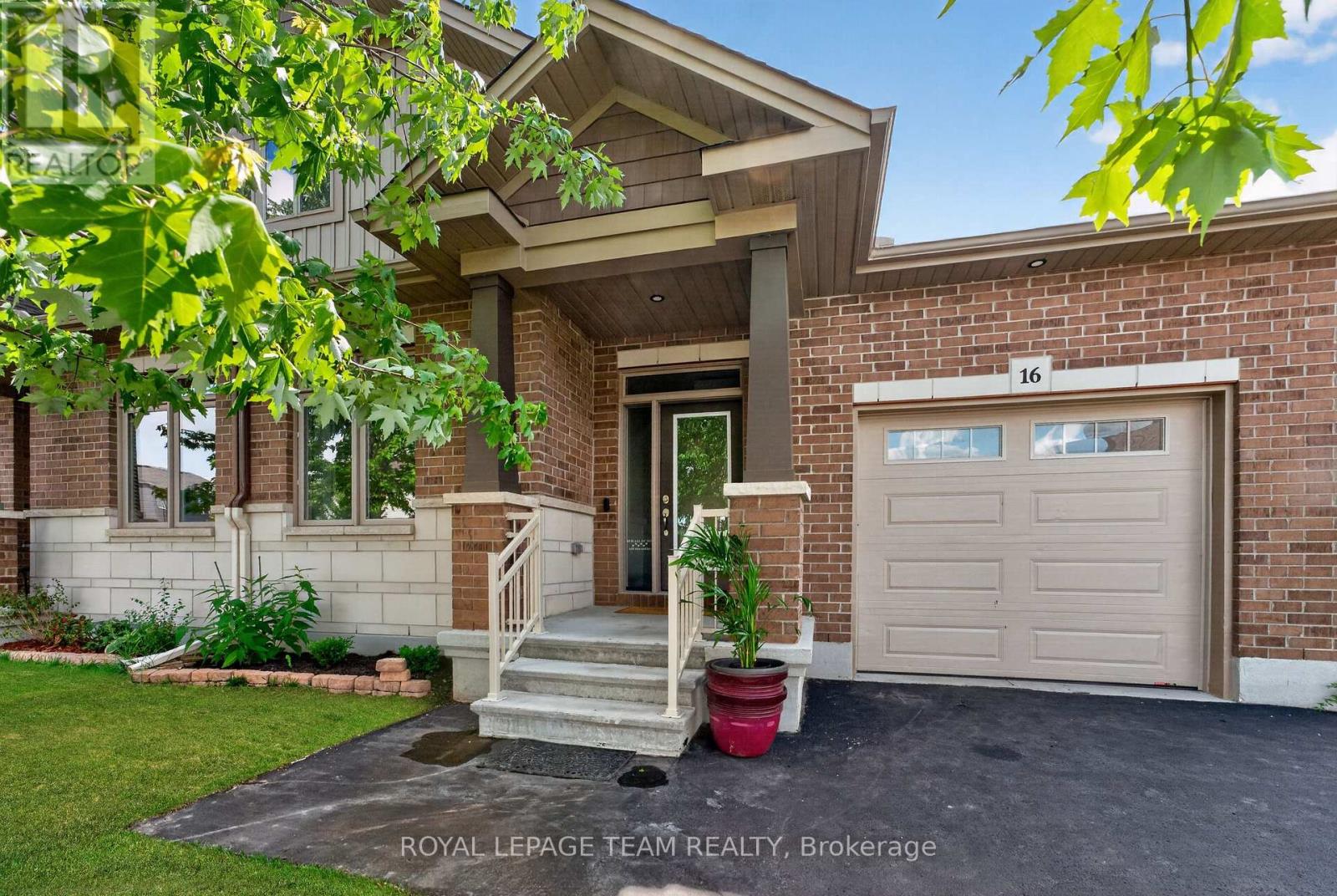 16 Matthews Street, Carleton Place, Ontario  K7C 0E7 - Photo 1 - X13489366